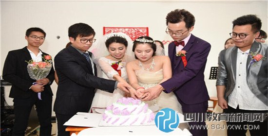 再虐汪！3對(duì)大學(xué)生情侶校內(nèi)辦集體婚禮