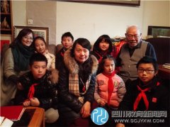 東城根街小學(xué)學(xué)生拜訪著名革命家馬識途