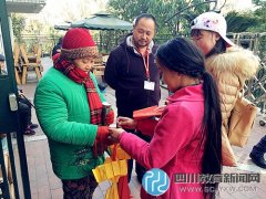 成師附小白鷺溪分校“掛燈籠貼春聯(lián)，喜