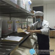 開學(xué)第一天，東城根街小學(xué)“陽光食堂”