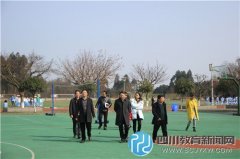 成都教育局副局長左華榮邛崍一中視察