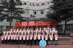 龍泉三中舉辦“誦經(jīng)典、明禮德、愛三中