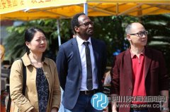 走進成都田家炳中學，法國學生參加中國
